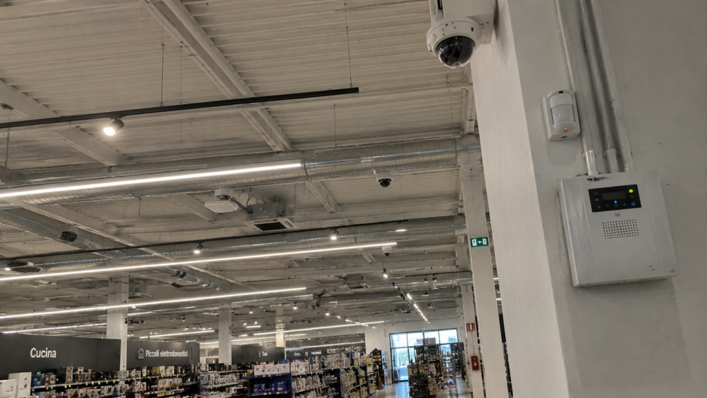 negozio abbigliamento sistema di antifurto